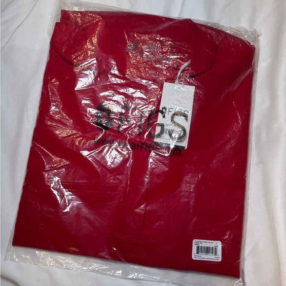 NWT Figs Rafaela oversized three pocket scrub top RED size Small - Picture 8 of 9